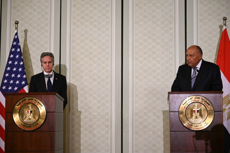 Egypt's Foreign Minister Sameh Shoukry (R) and US Secretary of State Antony Blinken give a joint press conference following a meeting between the US top diplomat and Arab envoys, in Cairo on March, 21, 2024. - Blinken stressed the need for an "immediate ceasefire" and a deal to free hostages in war-torn Gaza as he visited Egypt for talks with Arab envoys. (Photo by Khaled DESOUKI / AFP)